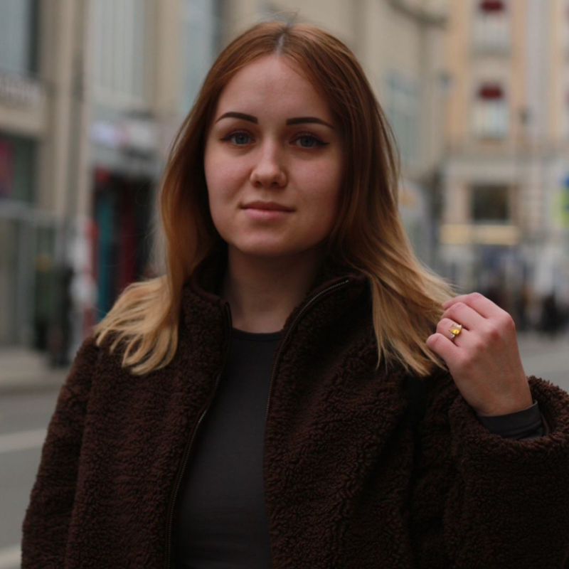 Стажёр бровист Анна