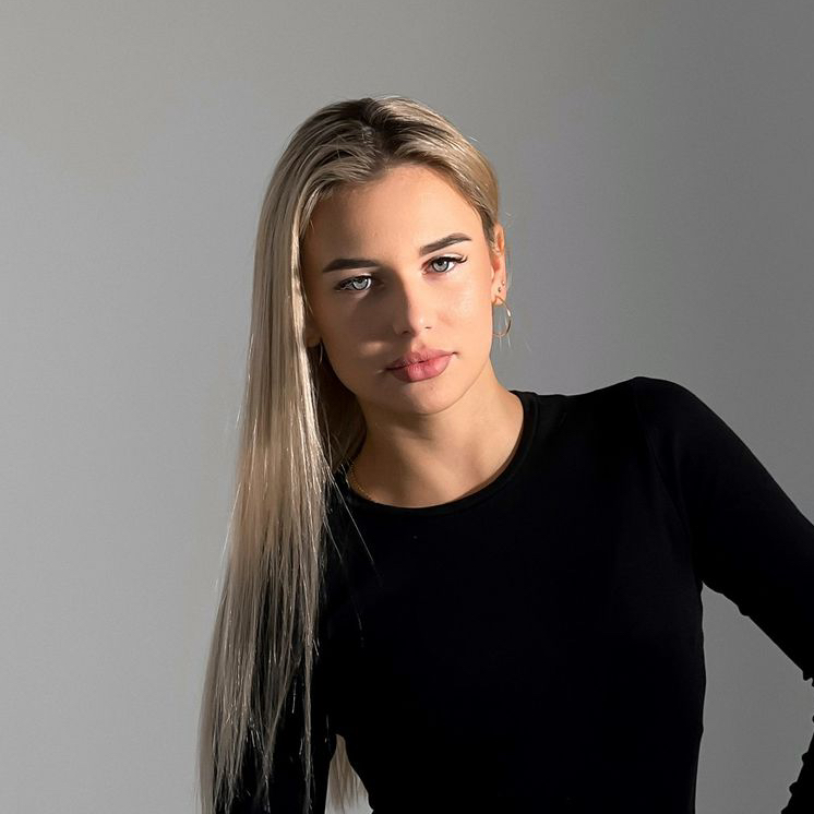 Полина