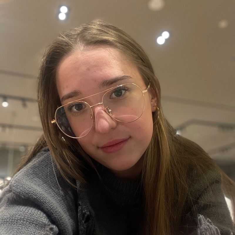 Хлебникова Юлия