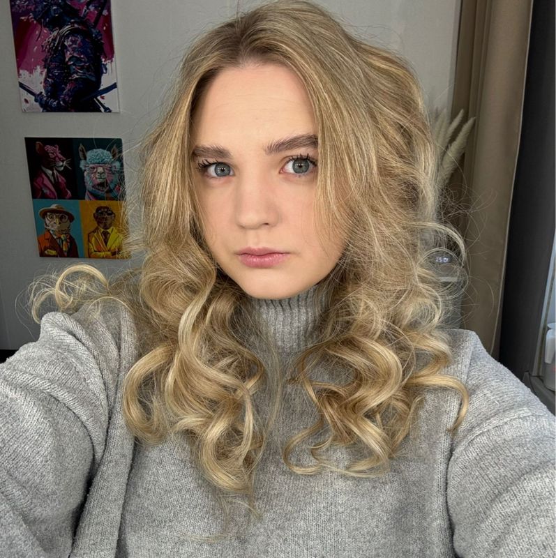 Оля
