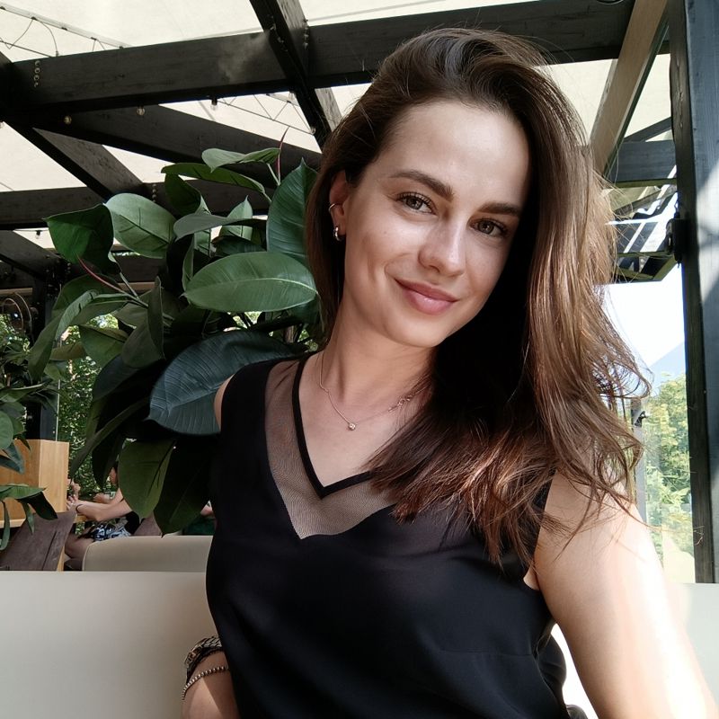 Алена Синельникова