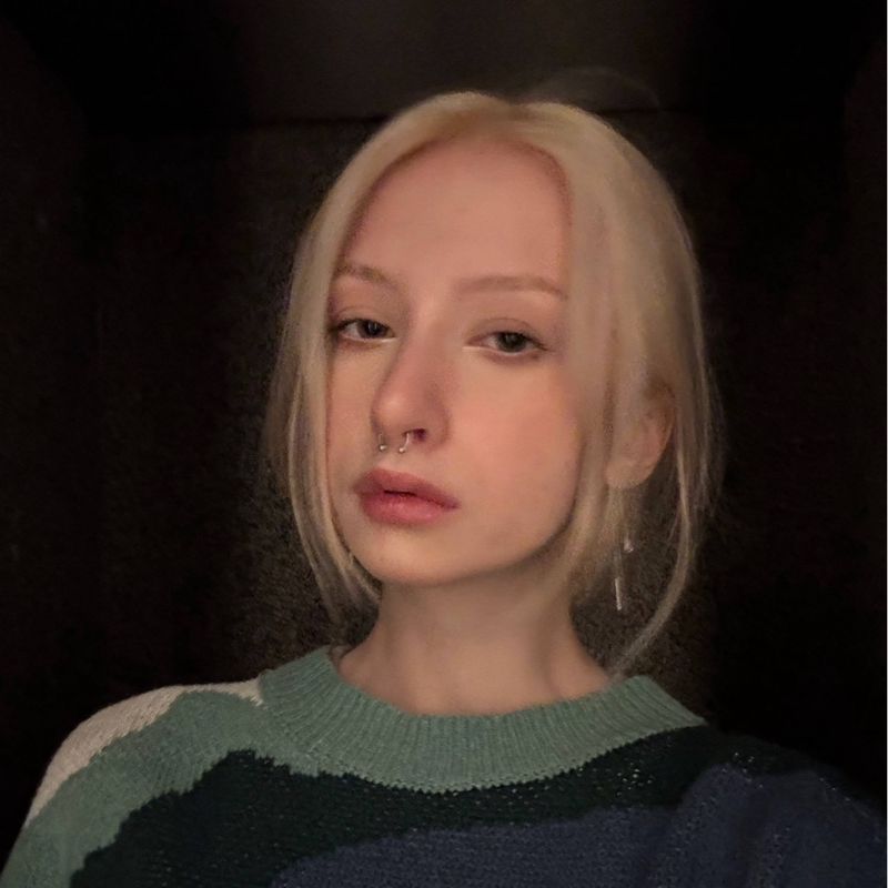 Оля