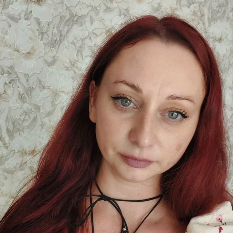 Полина бровист