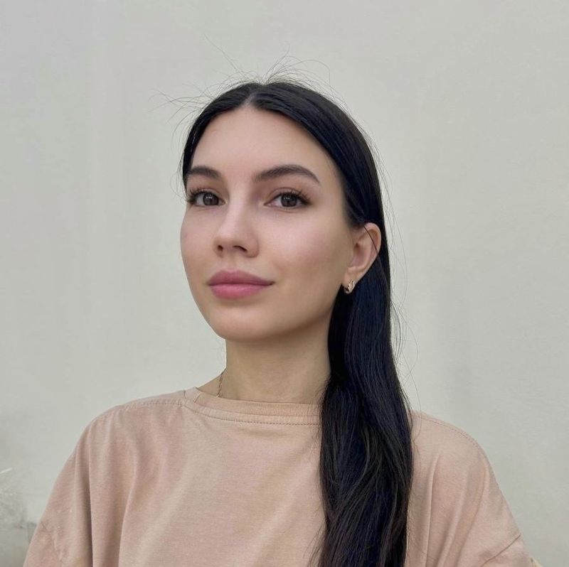 Розалина Мастер по наращиванию ресниц