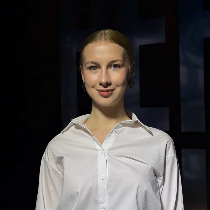 старший мастер АЛИСИЯ