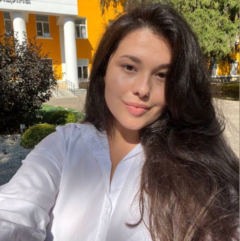 Элина Маратовна