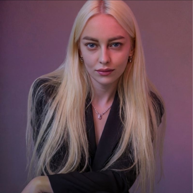 Анна Э