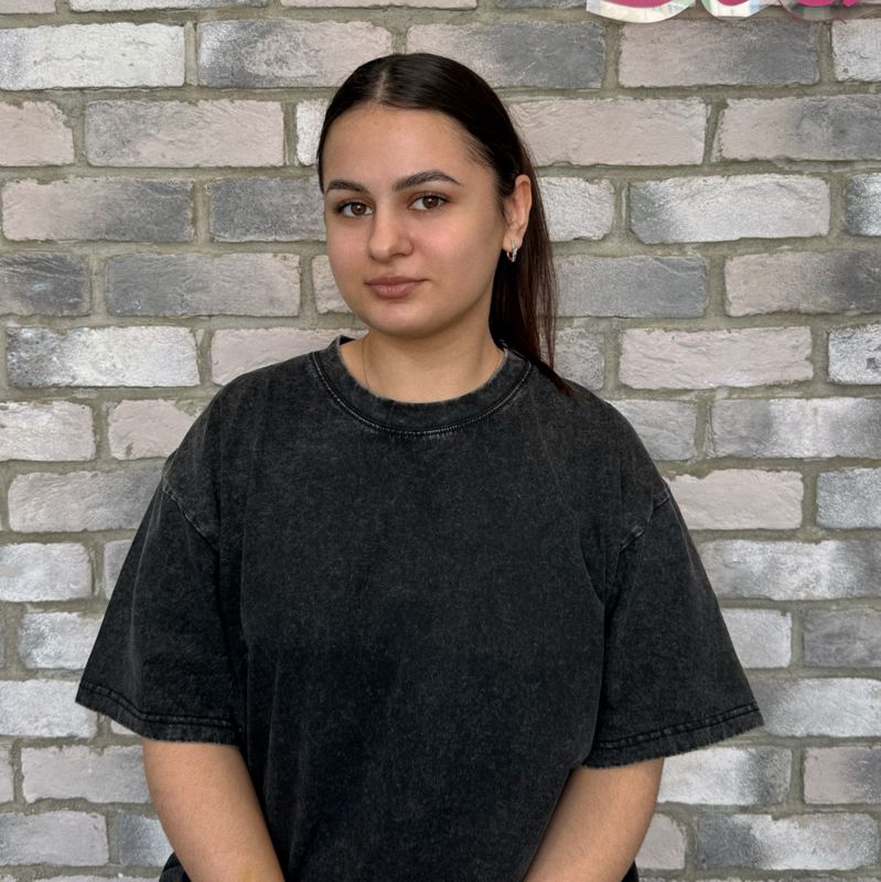 Э. Карина