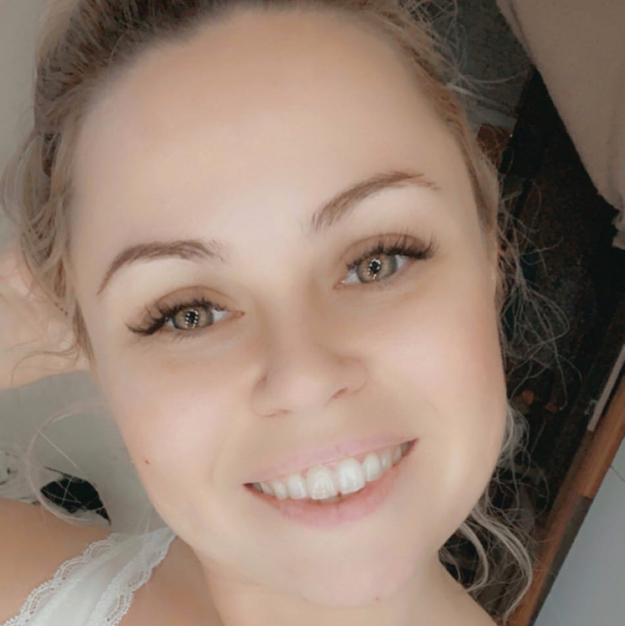 Яна Попова