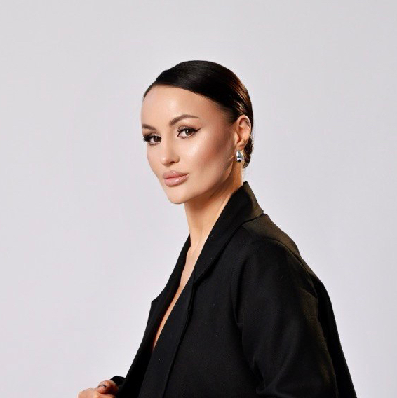 Попова Елена