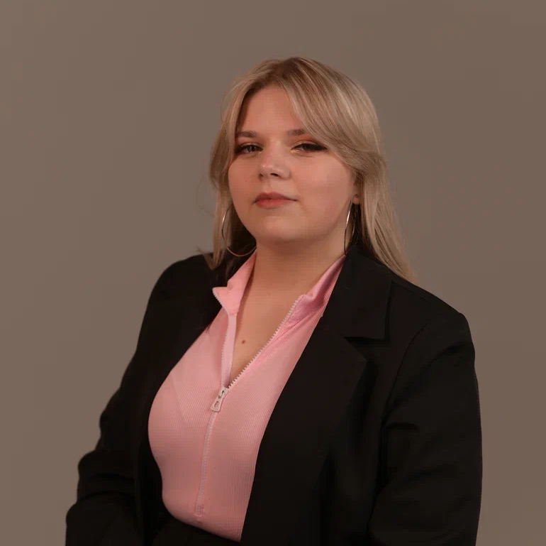 Д Анна