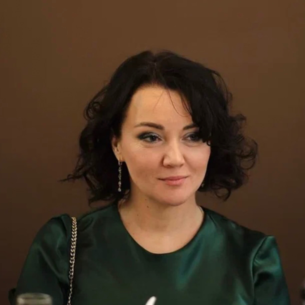Анохина Елена