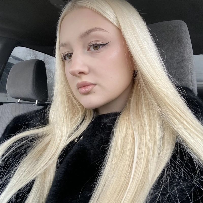 Караблина Полина