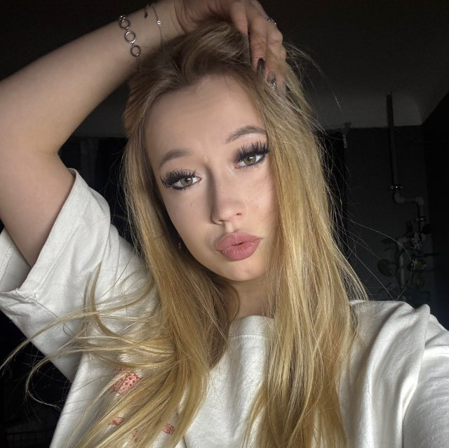 Аня