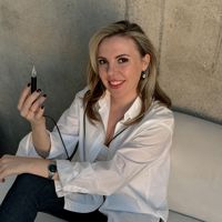 Алина Якушева — мытьё головы в городе Дрожжино