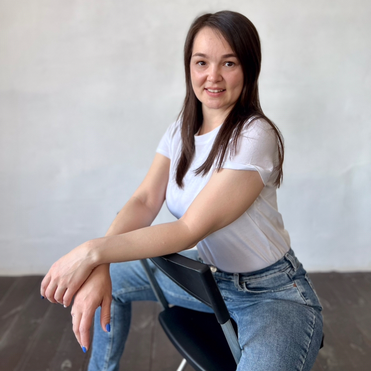 Надя Устинова