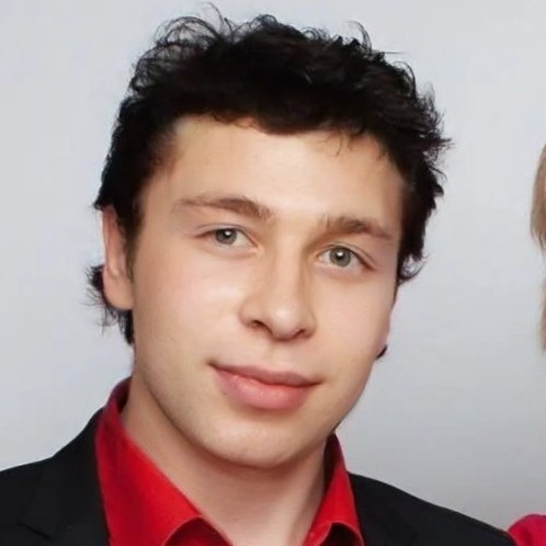 Артём