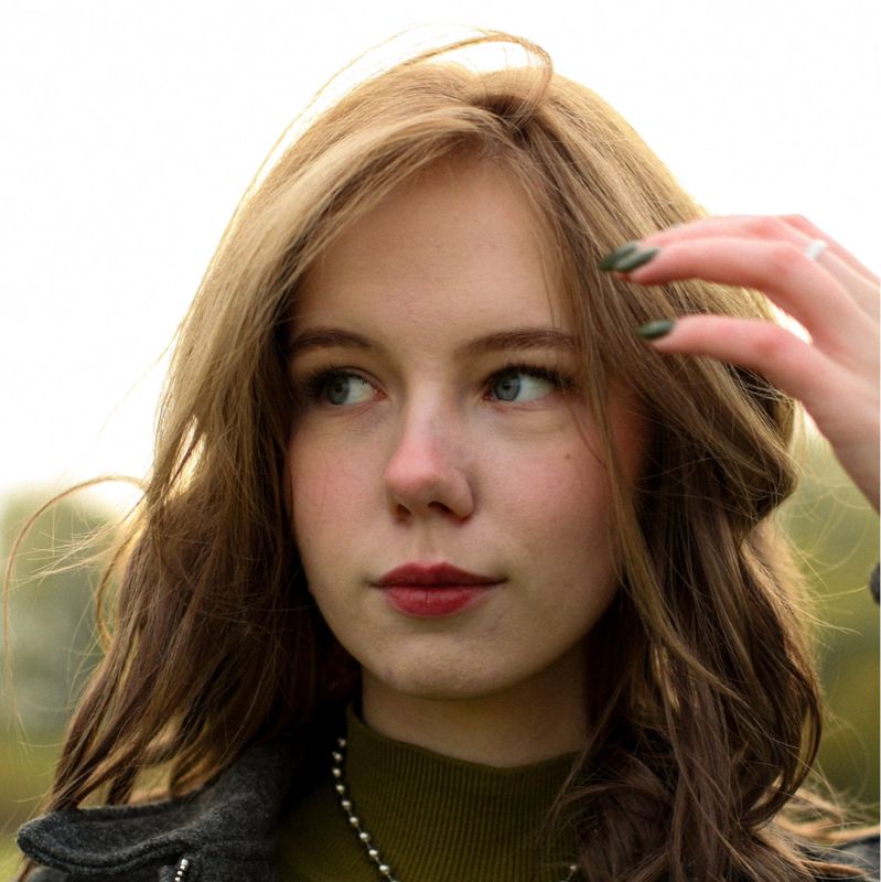 Арина Серова