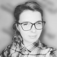Яна Калинина — коррекция наращенных ногтей в Тобольске