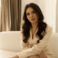 Ульяна Сопова — педикюр аппаратный во Владивостоке