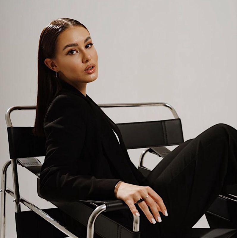 YANA LYUBOVNIKOVA