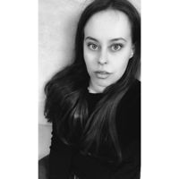Анна — эйртач в городе Кириши