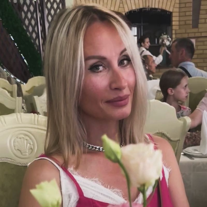 Анна Красная