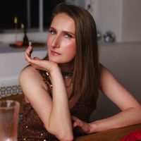 Виктория Филиппова — стрижка усов в Мурино