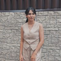 Эльвина — бритьё бороды в городе Надым