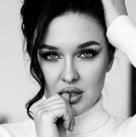 Елена — стрижка усов в Королёве