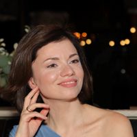 Евгения — мытьё головы в городе Евгения