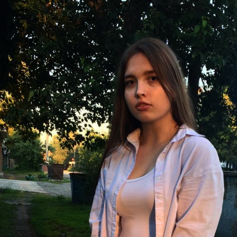 Алёна Хухрий