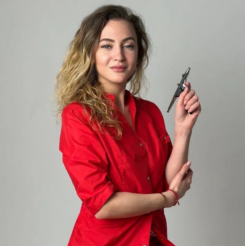 Ангелина Леликова