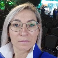 Ирина Коробейникова — стрижка усов в Кирове