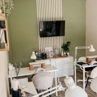 Маникюр TA STUDIO — ремонт ногтя в Москве