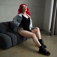 Анна Мусихина — коррекция наращенных ногтей в Кирове