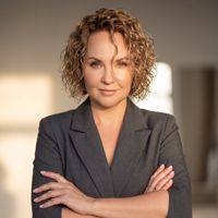 «ТЕРРИТОРИЯ ЭКСПЕРТОВ» Лицензированная Школа- студия — окрашивание бровей в Хабаровске
