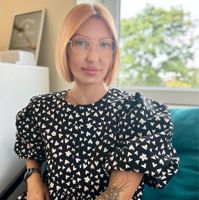 Большунова Ксюша — коррекция бровей в Симферополе