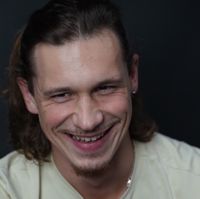 Антон Васильев — бритьё бороды в Сочи