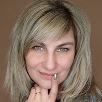 Юлия Хиврич — японский маникюр в Омске