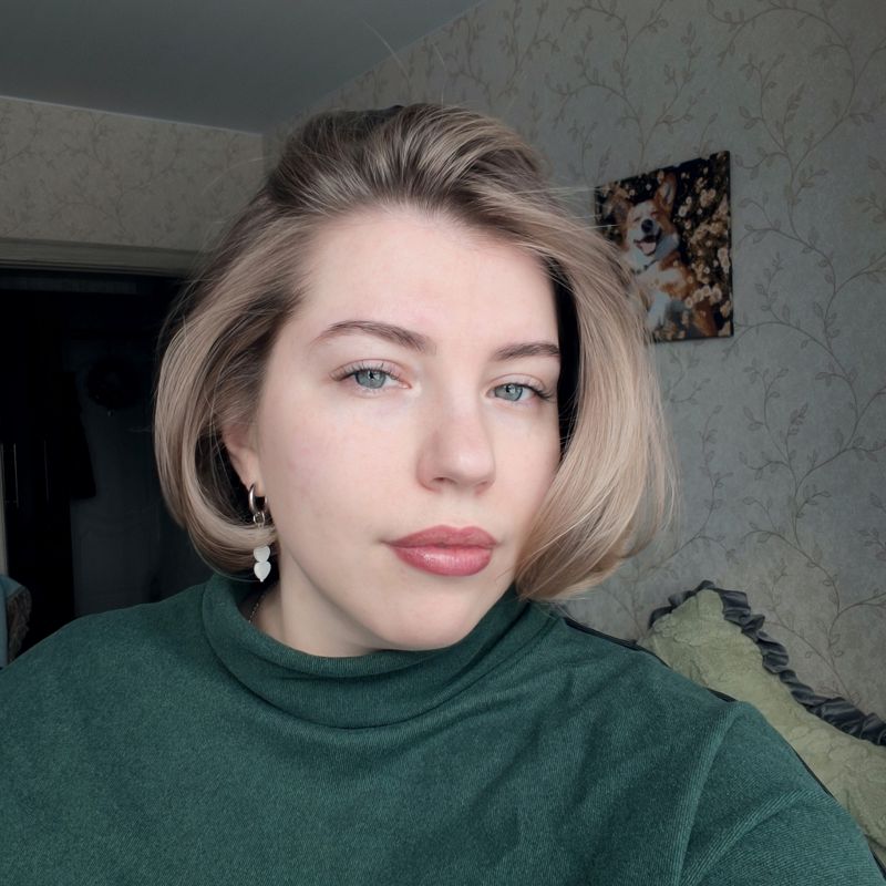 Алёна Захарова