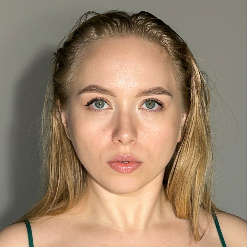 Анна Менакер