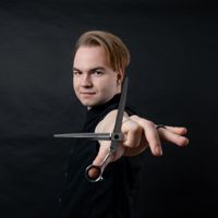 Артём — завивка волос в Тюмени