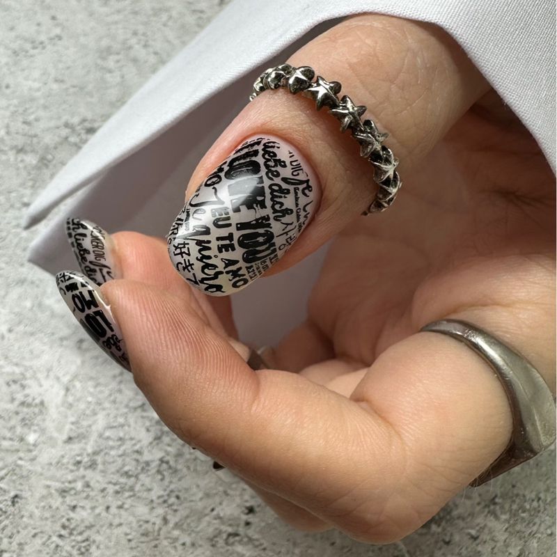 CHICAGO NAILS